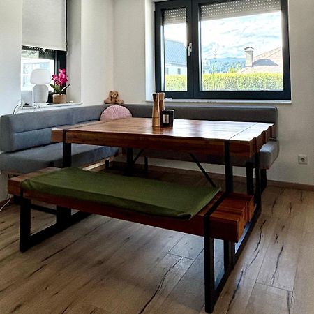 וולדן אם וורתרסי Schoene Wohnung Mit Terrasse Und Parkplatz מראה חיצוני תמונה