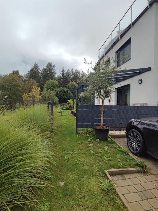 וולדן אם וורתרסי Schoene Wohnung Mit Terrasse Und Parkplatz מראה חיצוני תמונה