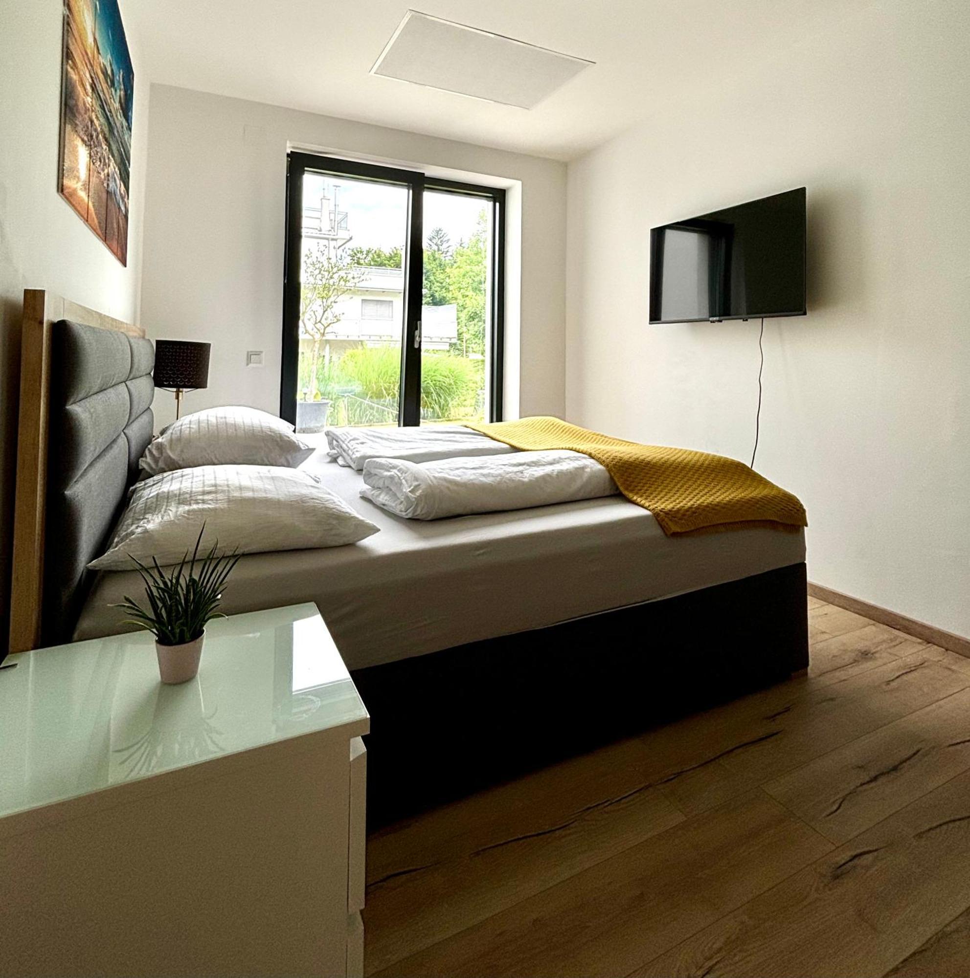 וולדן אם וורתרסי Schoene Wohnung Mit Terrasse Und Parkplatz מראה חיצוני תמונה