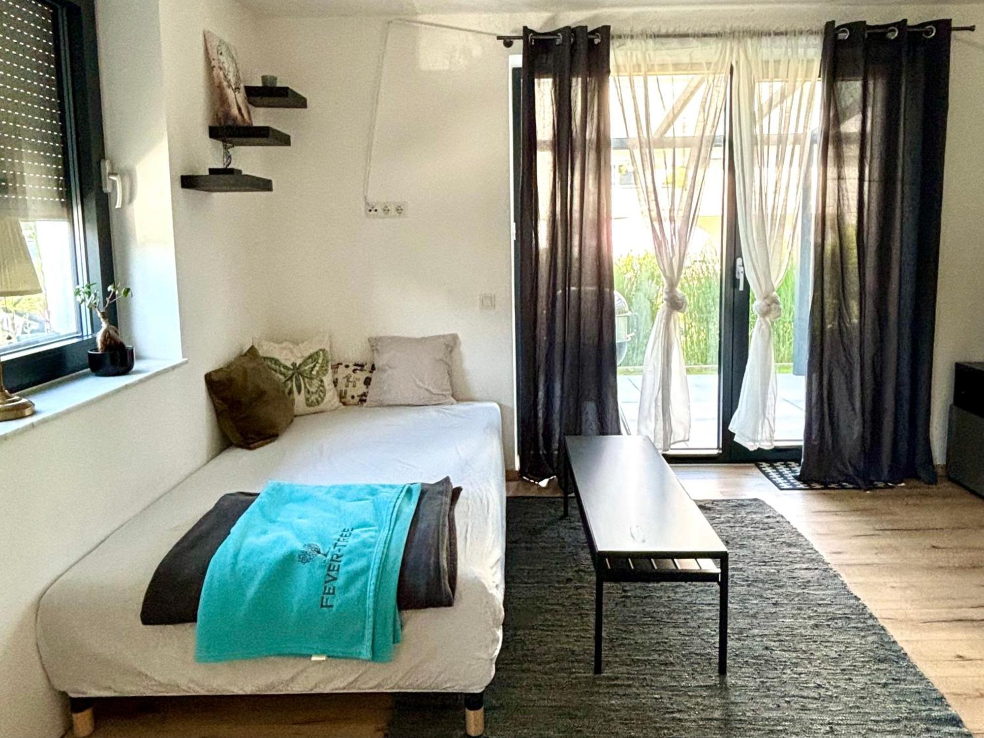 וולדן אם וורתרסי Schoene Wohnung Mit Terrasse Und Parkplatz מראה חיצוני תמונה