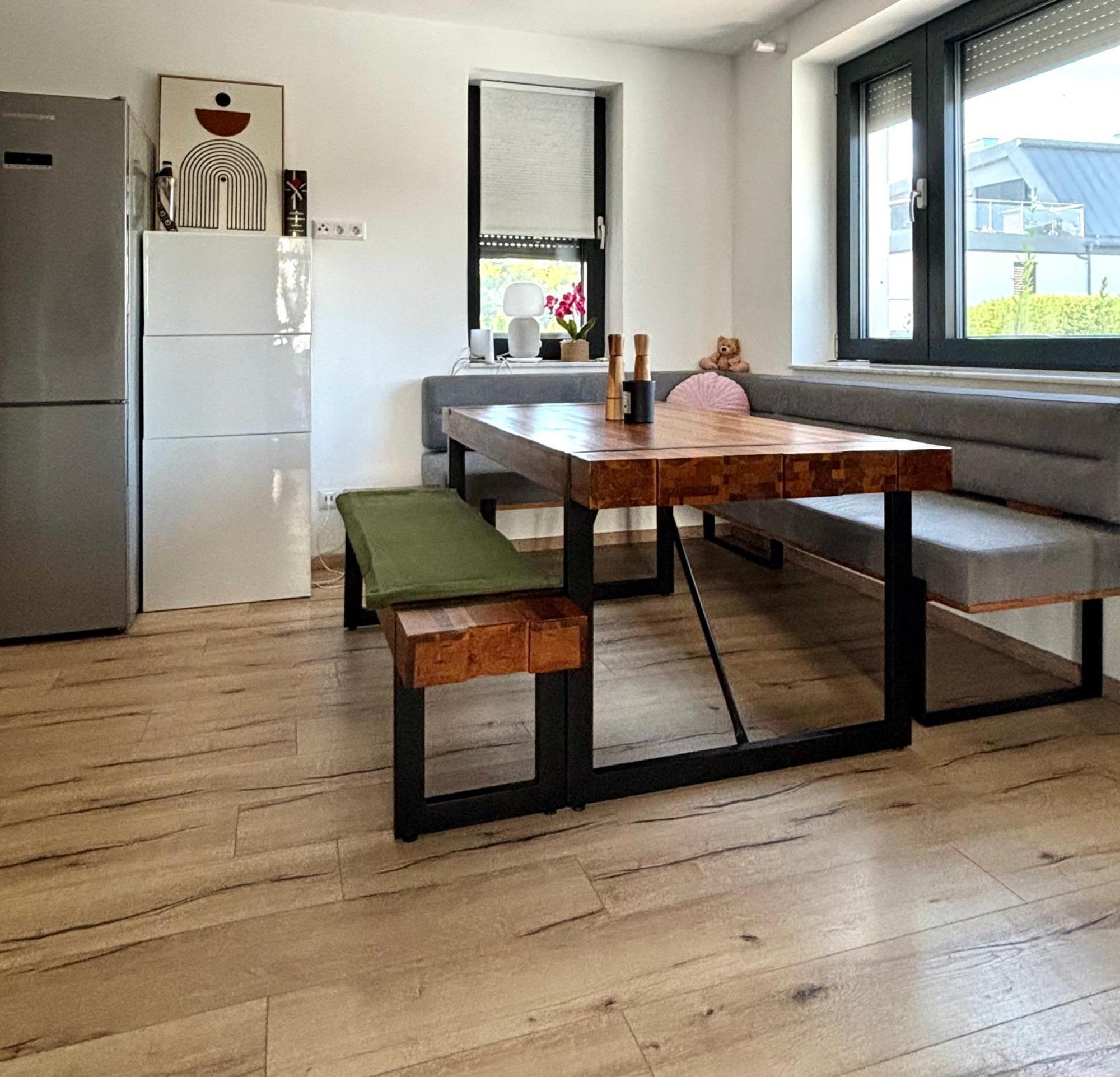 וולדן אם וורתרסי Schoene Wohnung Mit Terrasse Und Parkplatz מראה חיצוני תמונה