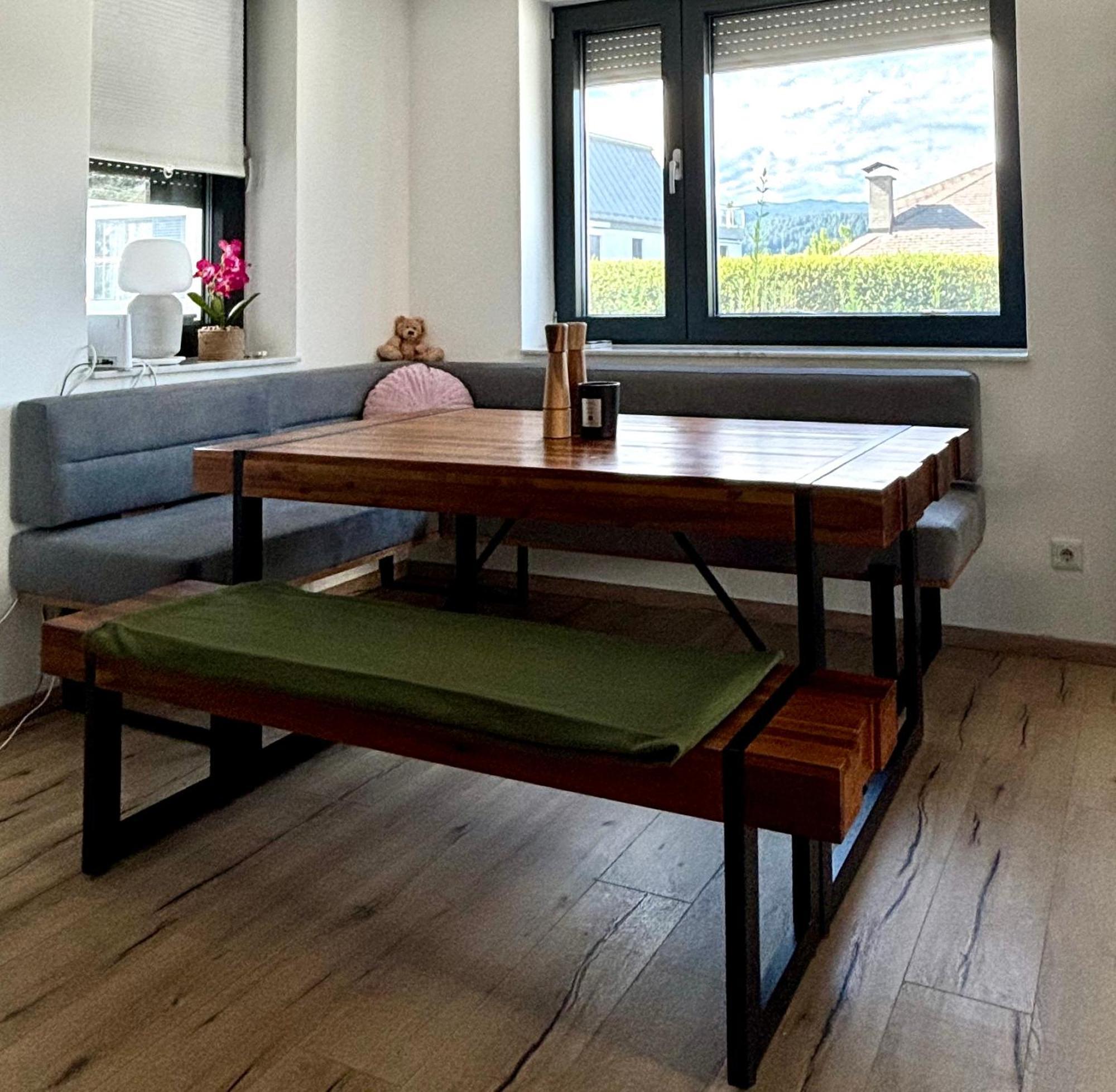 וולדן אם וורתרסי Schoene Wohnung Mit Terrasse Und Parkplatz מראה חיצוני תמונה