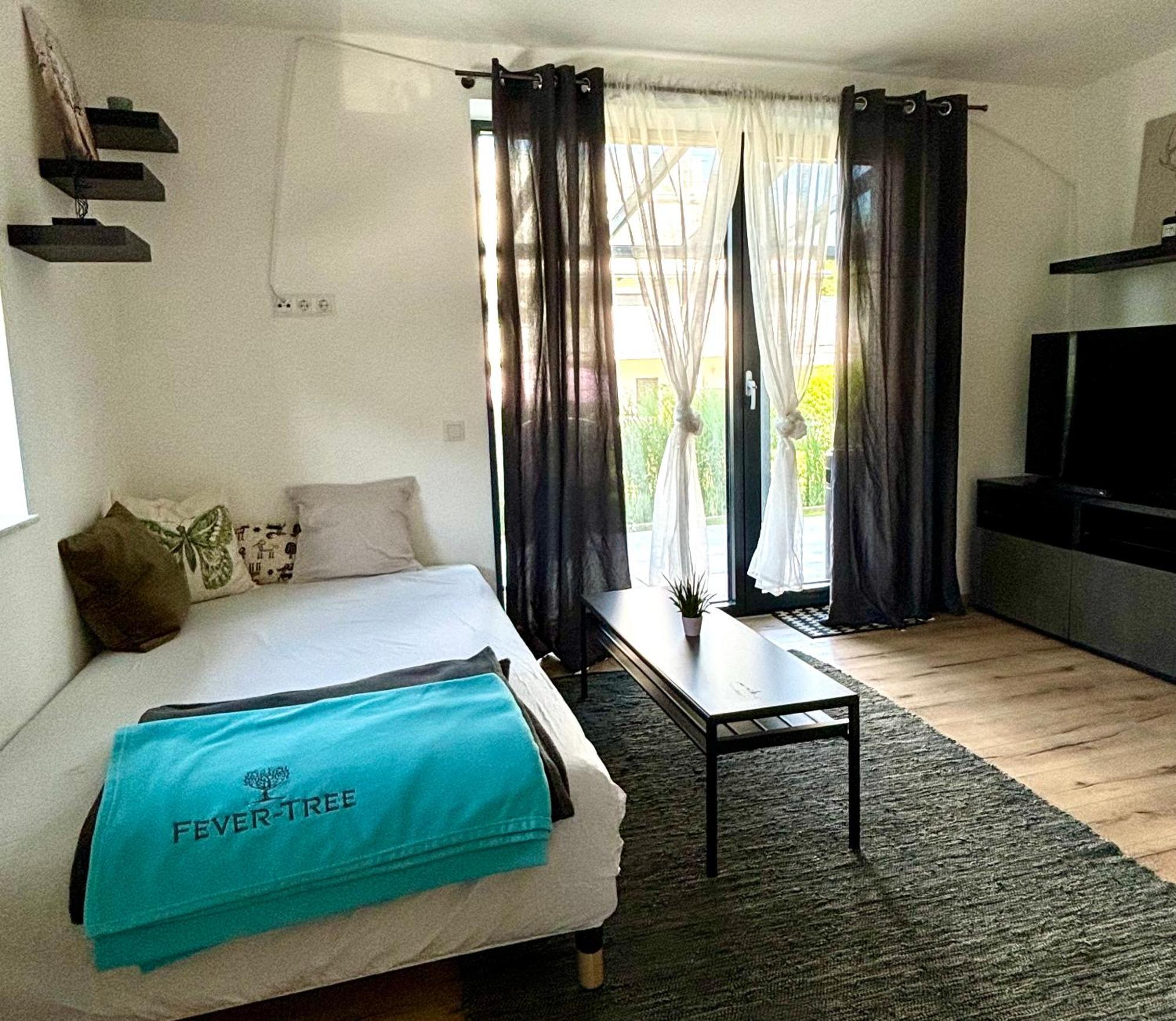 וולדן אם וורתרסי Schoene Wohnung Mit Terrasse Und Parkplatz מראה חיצוני תמונה