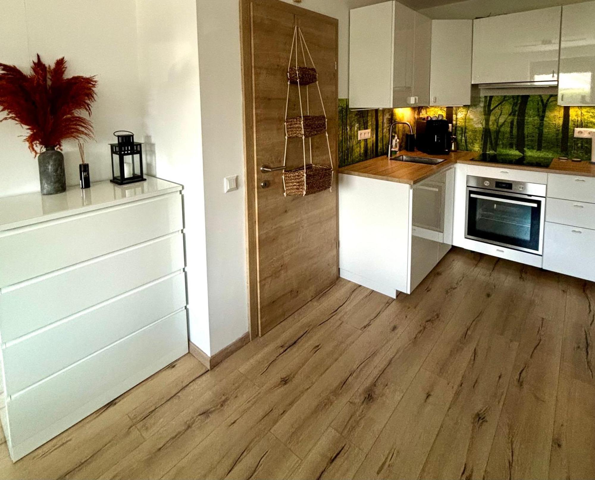 וולדן אם וורתרסי Schoene Wohnung Mit Terrasse Und Parkplatz מראה חיצוני תמונה